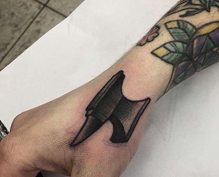 New School手背铁砧纹身图案