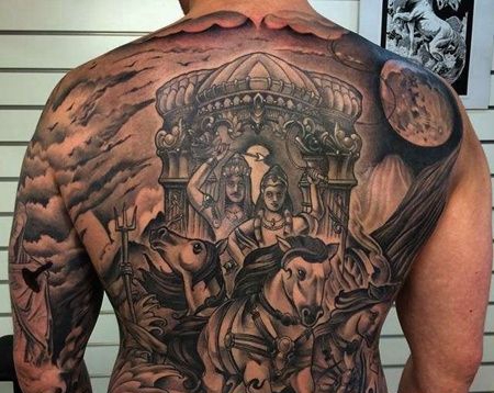 New School后背马纹身图案