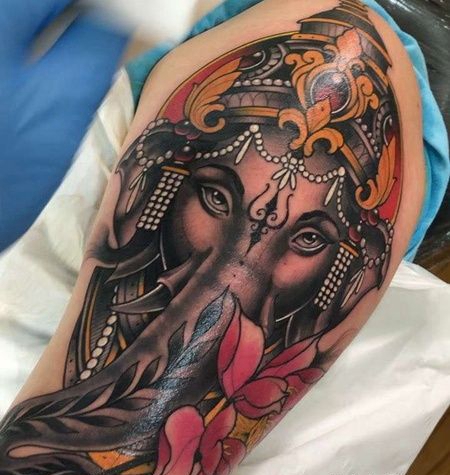 新传统大腿象神纹身图案