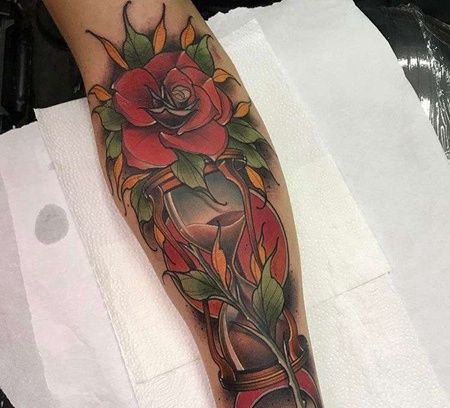 New School小腿玫瑰沙漏纹身图案