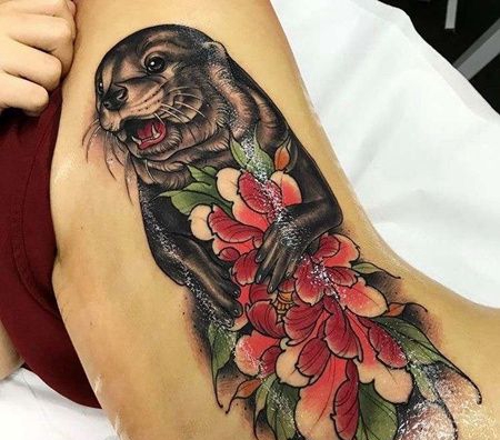 New School大臂水獭牡丹纹身图案