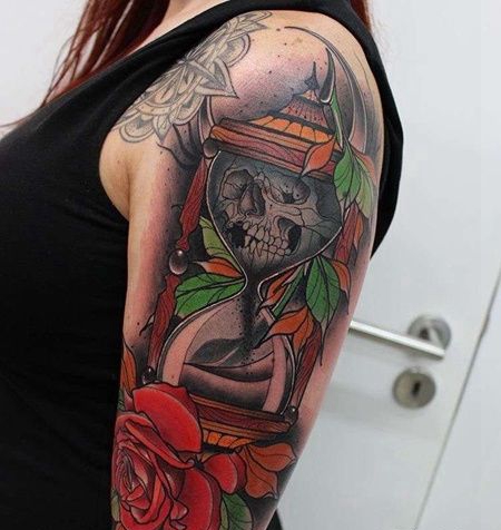 New School大臂沙漏玫瑰纹身图案