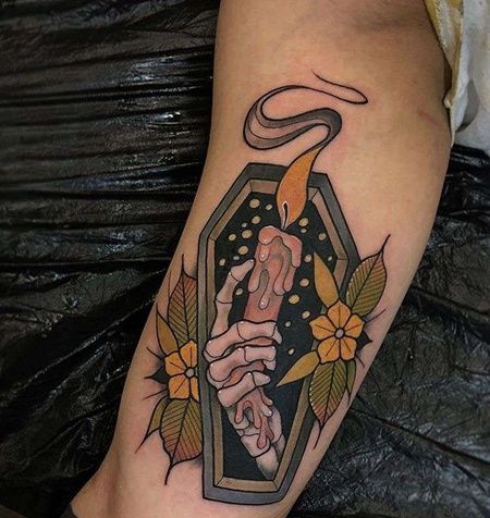 New School大臂棺材蜡烛纹身图案