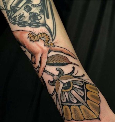 New School小臂手毛毛虫纹身图案