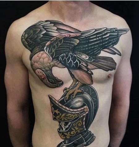 New School前胸腹部老鹰盔甲纹身图案