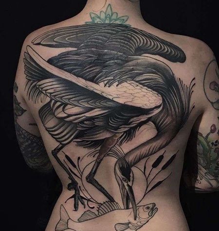New School后背鹤纹身图案