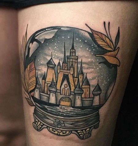 New School大腿水晶球纹身图案