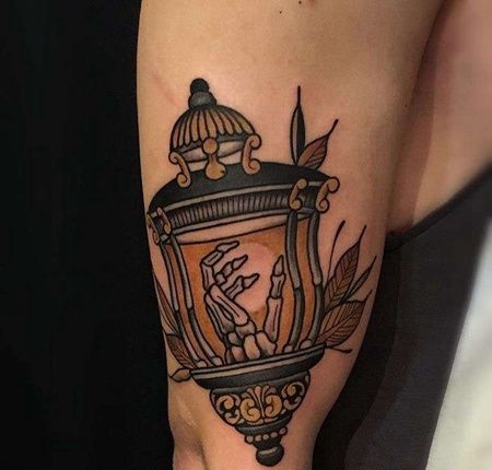 New School大臂灯笼纹身图案