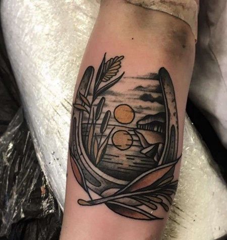 New School小臂马蹄铁纹身图案