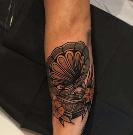 New School小臂留声机纹身图案