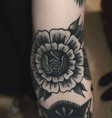 Old School胳膊繁花纹身图案