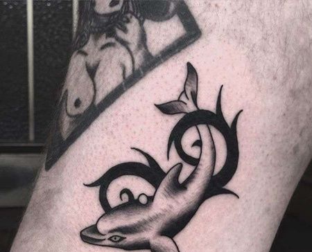 Old School大腿海豚纹身图案