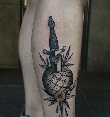 New School小腿匕首地球仪纹身图案