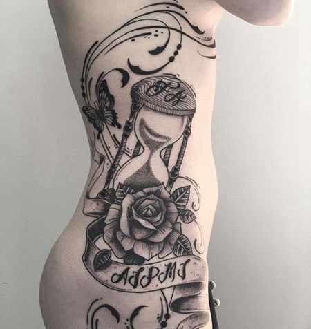 New School侧腰沙漏玫瑰纹身图案