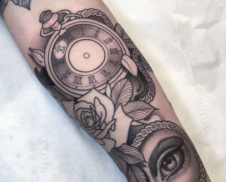 New School小臂玫瑰钟表纹身图案
