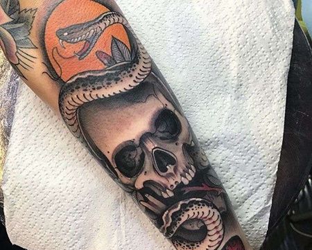 New School小臂骷髅蛇纹身图案
