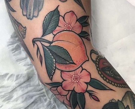 New School大腿桃子纹身图案