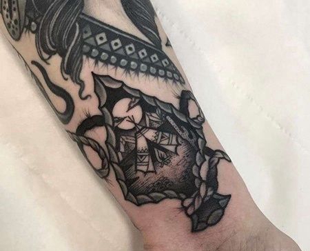 New School小臂石矛纹身图案