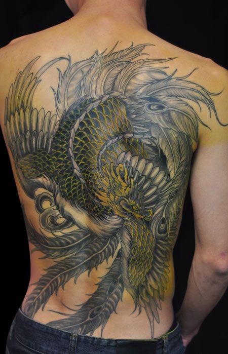 满背帅气的凤凰纹身图案