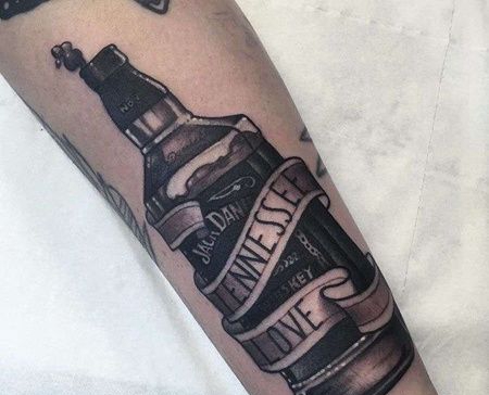 New School小臂酒瓶纹身图案