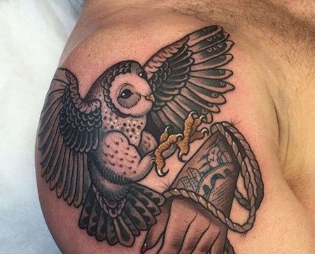 New School大臂手猫头鹰纹身图案