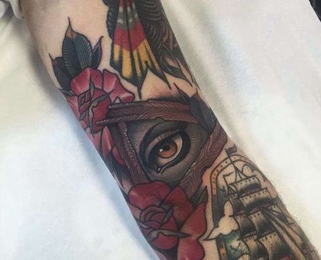 New School大臂眼睛玫瑰纹身图案