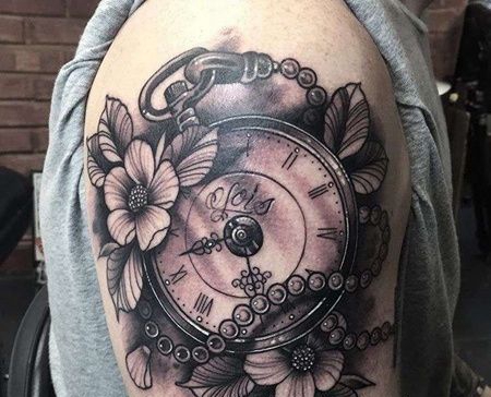 New School大臂钟表纹身图案