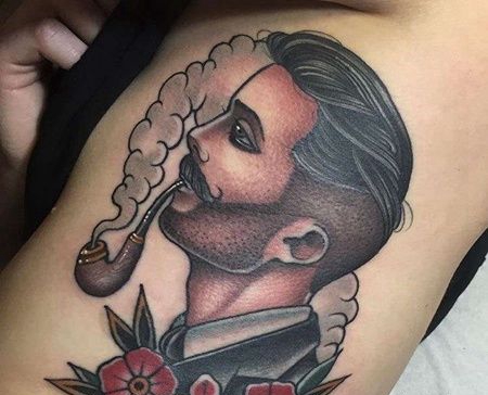 New School侧腰老人纹身图案