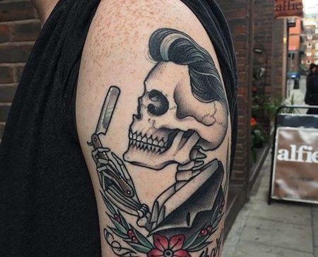 New School大臂骷髅折刀纹身图案