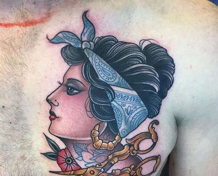 New School前胸剪刀女人纹身图案