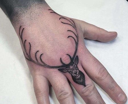 点刺手臂鹿纹身图案