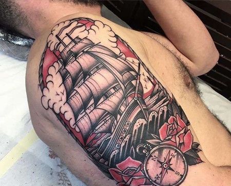 New School大臂帆船指南针玫瑰纹身图案