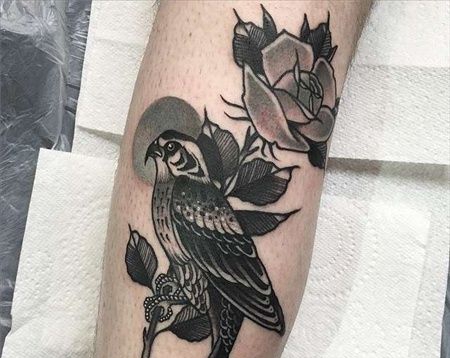 New School小腿鹦鹉玫瑰纹身图案