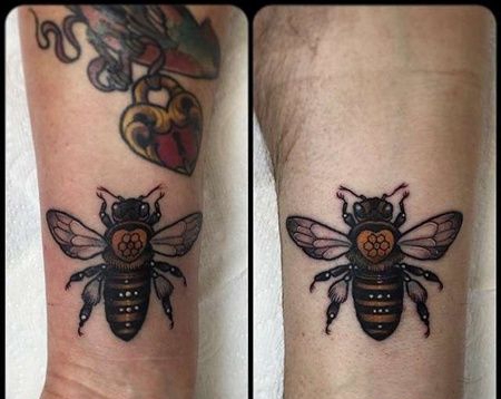 New School手腕蜜蜂纹身图案