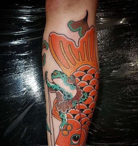 日式小腿青蛙鲤鱼纹身图案