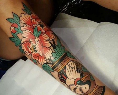 日式小臂花瓶牡丹纹身图案