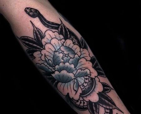 New School小臂牡丹蛇纹身图案