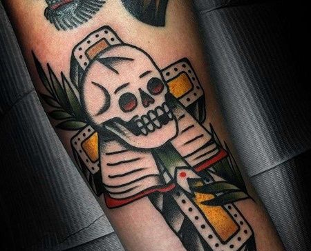 Old School小臂十字架骷髅纹身图案