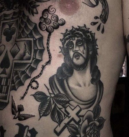 Old School前胸绳索燕子纹身图案