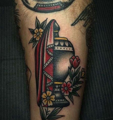 Old School小臂花瓶纹身图案