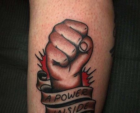New School小腿拳头纹身图案