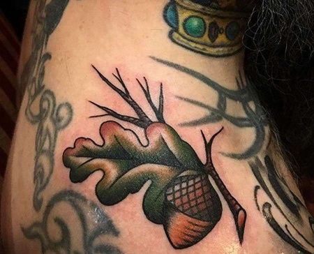 New School后肩松果纹身图案