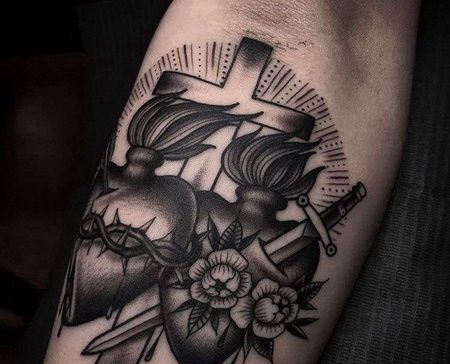 Old School小臂十字架心纹身图案