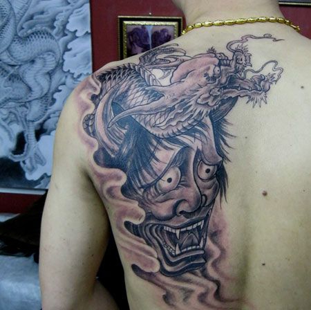 背部般若龙头纹身图案