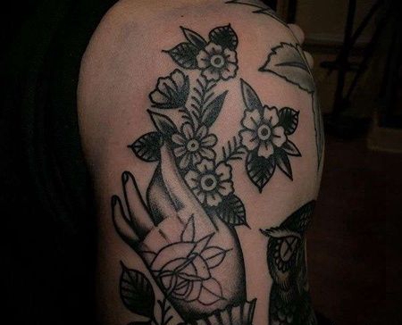 Old School大臂手花卉纹身图案