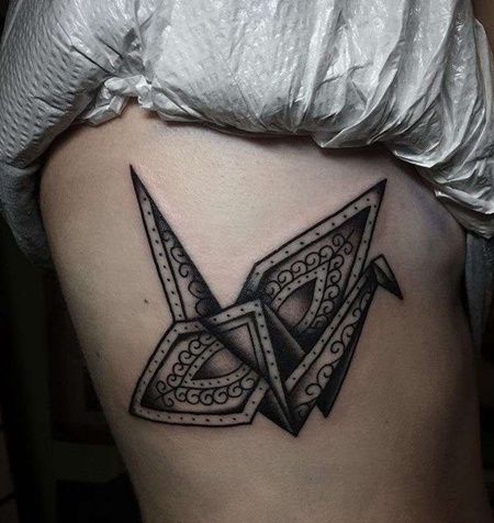 Old School侧腰千纸鹤纹身图案