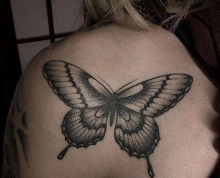 Old School后肩蝴蝶纹身图案