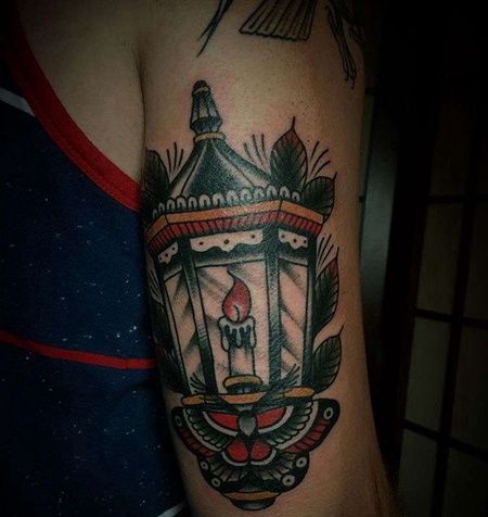 Old School大腿灯笼蜡烛蝴蝶纹身图案