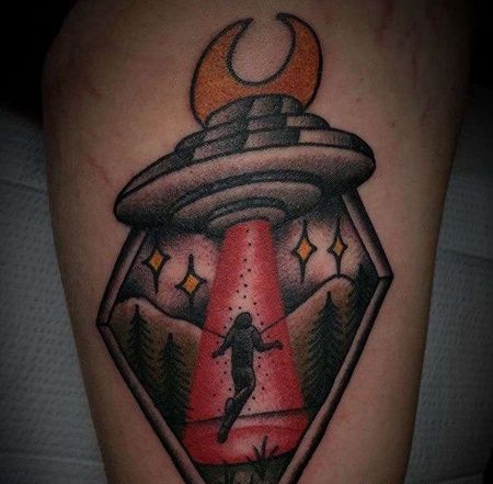 Old School大腿飞碟纹身图案