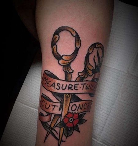 Old School大臂剪刀纹身图案